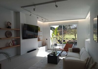 Salón minimalista estilo nórdico.